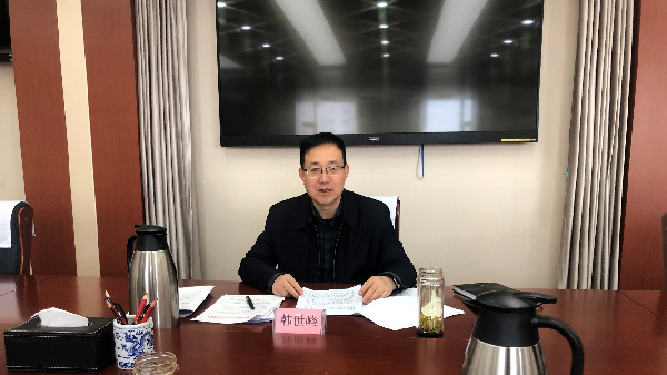 3月12日上午，甘肃律师行业党委召开2021年第2次党委会议。省司法厅党委委员、副厅长、甘肃律师行业党委书记韩世峰主持会议并讲话。