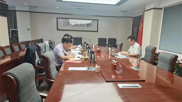 9月3日上午，甘肃律师行业党委召开2021年第七次党委会议。省司法厅党委委员、副厅长、甘肃律师行业党委书记韩世峰主持会议并讲话。