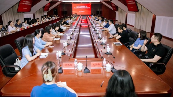 近日，津甘青律师行业第二批青年律师结对培养工作正式启动。天津市律协会长牛同栩，市司法局律师工作处处长尹广香，甘肃省律师协会会长赵耀、副会长王祖国，青海省律师协会副会长丁永宁、副会长李玉成、副秘书长范珖玮出席启动仪式。天津市律协秘书长张敬主持会议。