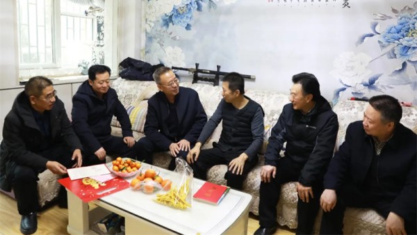 新春送福，暖意融融。为进一步激发全省广大律师投身法治甘肃、平安甘肃建设的积极性主动性，切实增强全省律师行业凝聚力和向心力，在2026年新春佳节来临之际，省律师行业党委、省律师协会班子成员分赴各市州开展