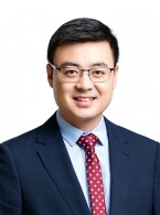 杨栋，男，1989年10月出生，汉族，本科，三级律师，群众。现任兰州仲裁委员会仲裁员、兰州大学法学院研究生校外导师。曾获德恒优秀律师荣誉。2009年9月至2013年6月在兰州工商学院学习；2013年4